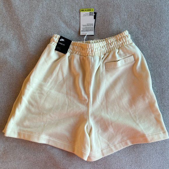 NEW Nike mid rise fleece shorts in cream, size xs - Picture 4 of 4